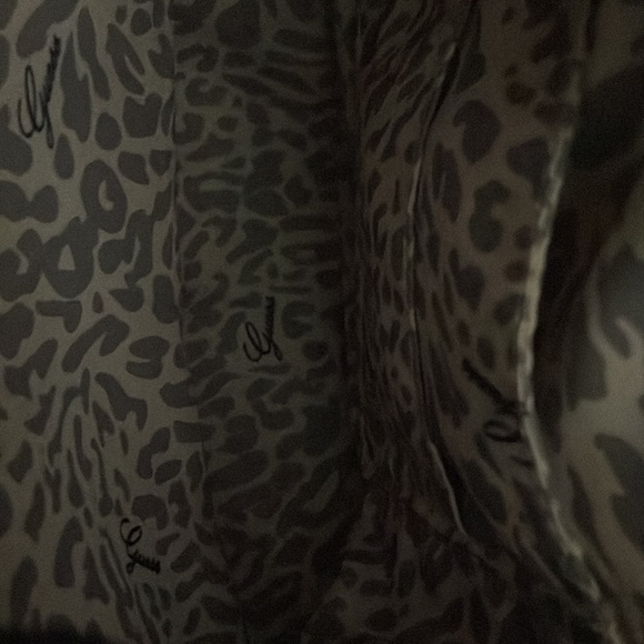 New! Guess Los Angeles Large Diem Logo Print Tote, RARE, - Picture 2 of 7